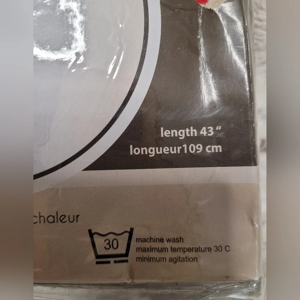 NWT Red Robe - Picture 3 of 8